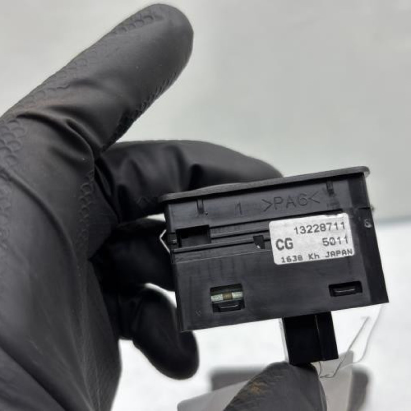 Interrupteur de leve vitre arriere gauche OPEL ZAFIRA B Photo n°2