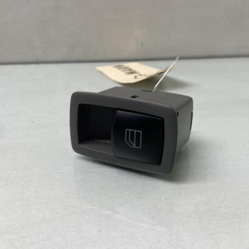 Interrupteur de leve vitre arriere droit MERCEDES CLASSE R 251 Photo n°1