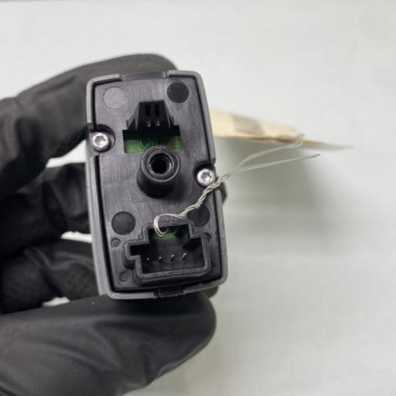 Interrupteur de leve vitre arriere droit MERCEDES CLASSE R 251 Photo n°3