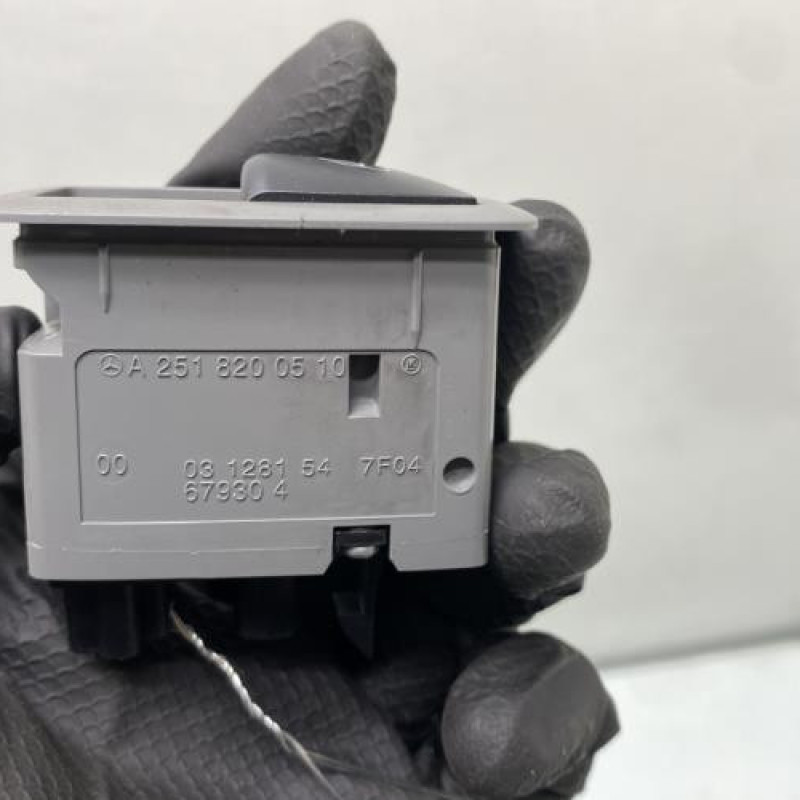 Interrupteur de leve vitre arriere droit MERCEDES CLASSE R 251 Photo n°4