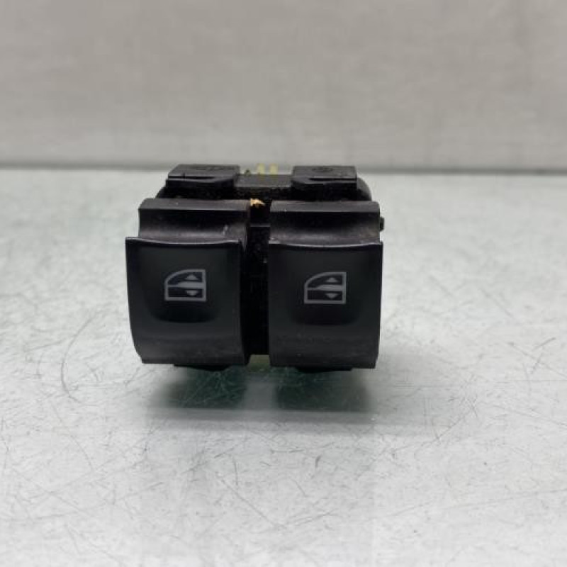 Interrupteur de leve vitre avant gauche RENAULT CLIO 4 Photo n°1