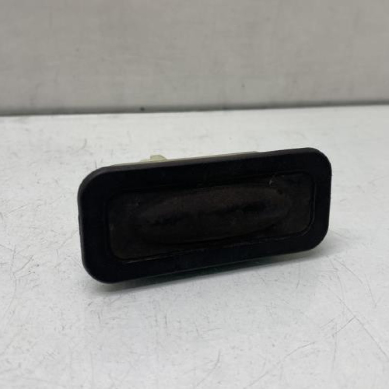 Bouton de coffre RENAULT CLIO 3 Photo n°1