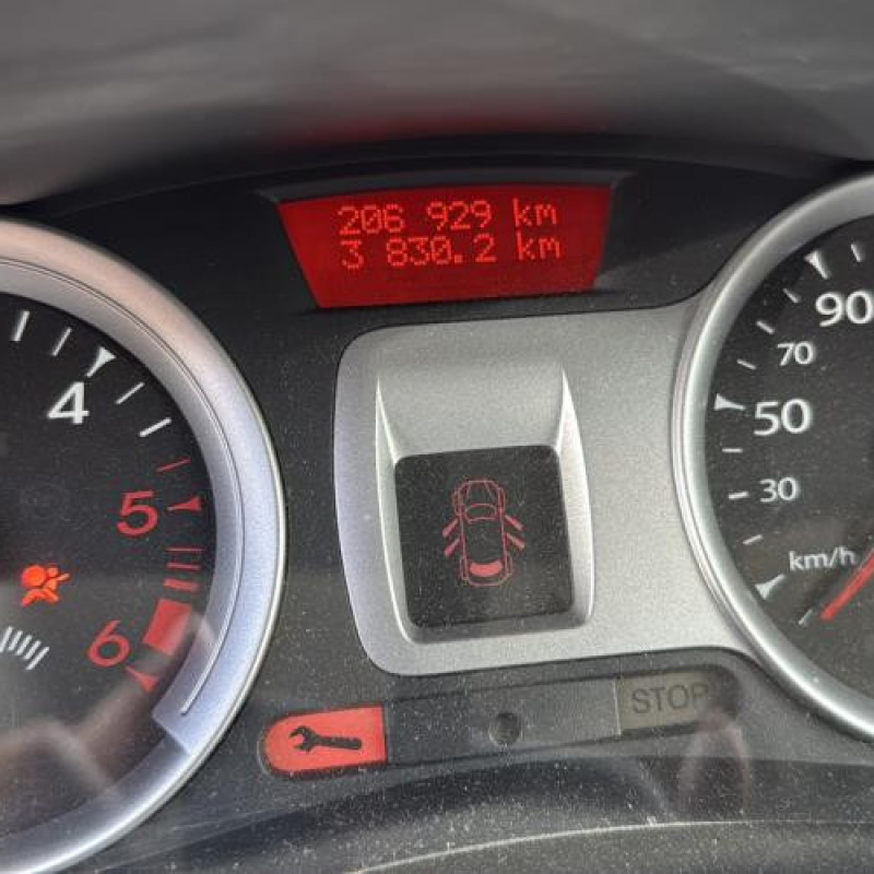 Bouton de coffre RENAULT CLIO 3 Photo n°20