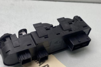 Interrupteur de leve vitre avant gauche PEUGEOT 5008 1