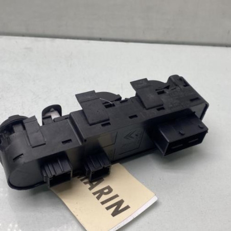 Interrupteur de leve vitre avant gauche PEUGEOT 5008 1