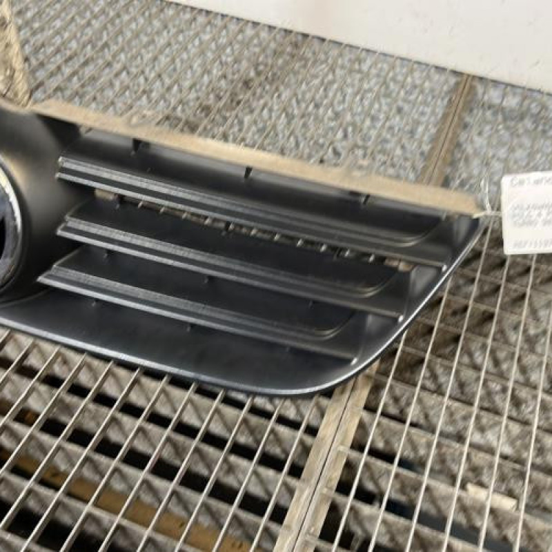 Calandre VOLKSWAGEN POLO 4 Photo n°3