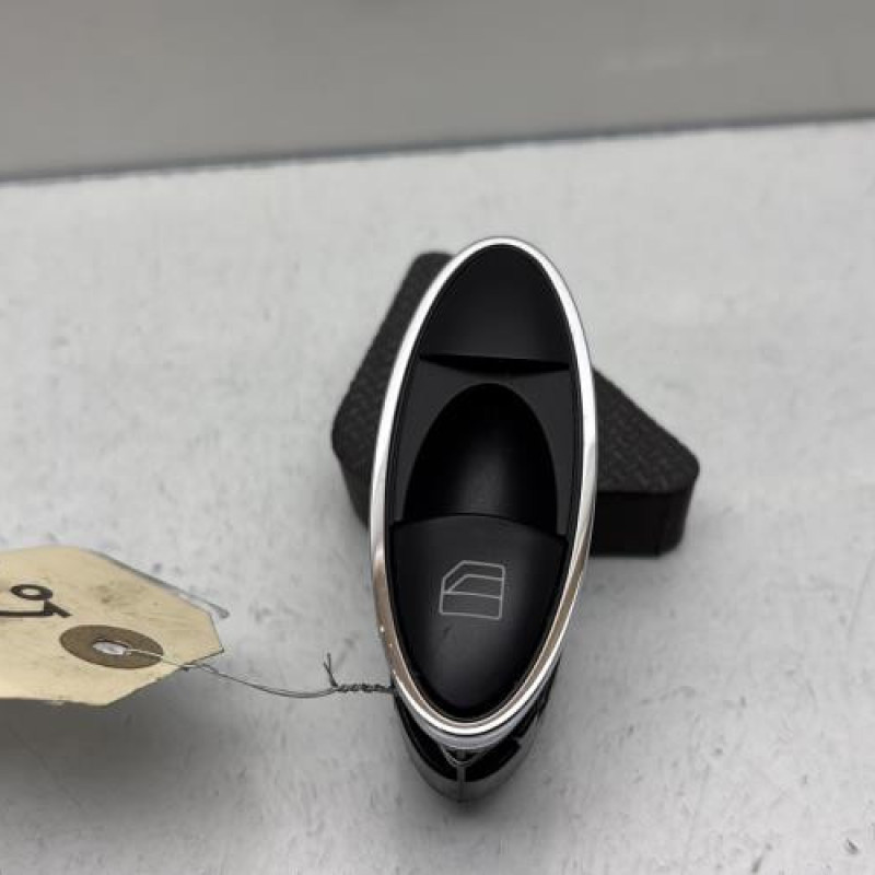 Interrupteur de leve vitre arriere droit MERCEDES CLASSE CLS 219 Photo n°1