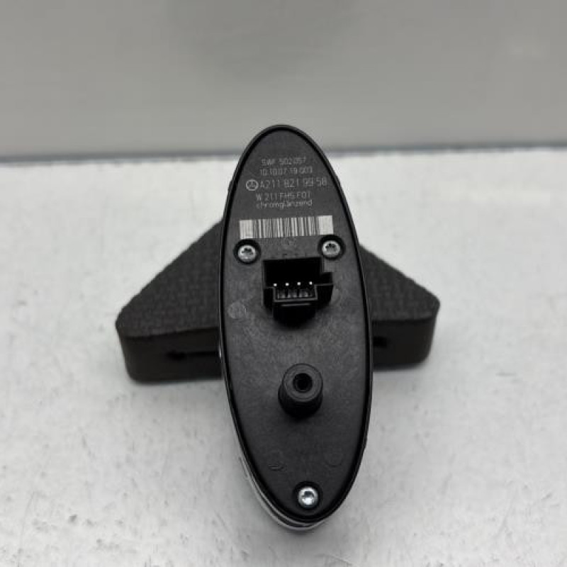 Interrupteur de leve vitre arriere gauche MERCEDES CLASSE CLS 219 Photo n°2