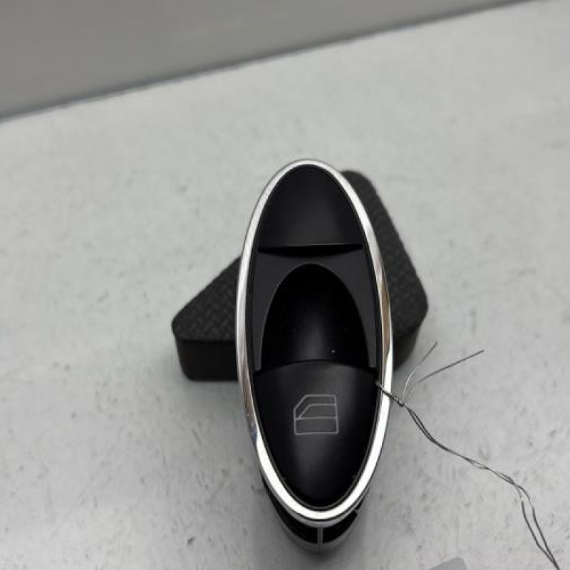 Interrupteur de leve vitre avant droit MERCEDES CLASSE CLS 219 Photo n°1