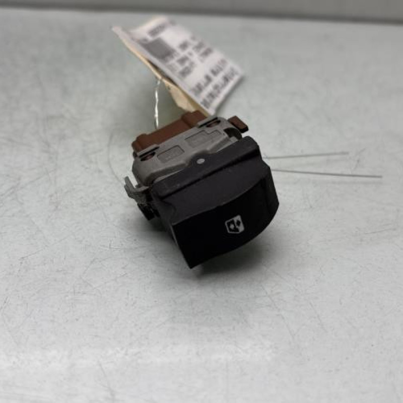 Interrupteur de leve vitre arriere droit RENAULT ESPACE 4 Photo n°1