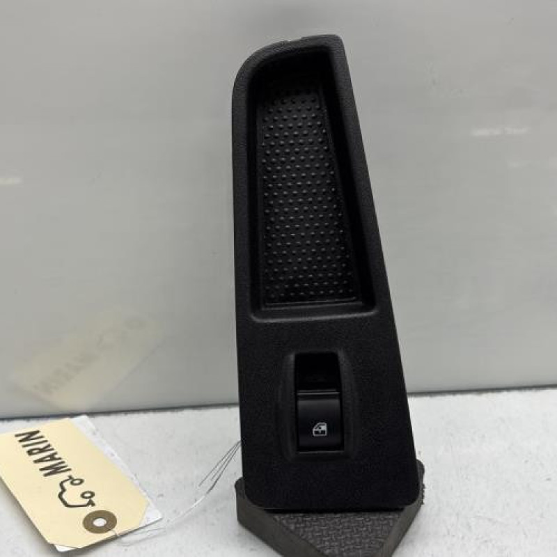 Interrupteur de leve vitre avant droit FIAT GRANDE PUNTO Photo n°1