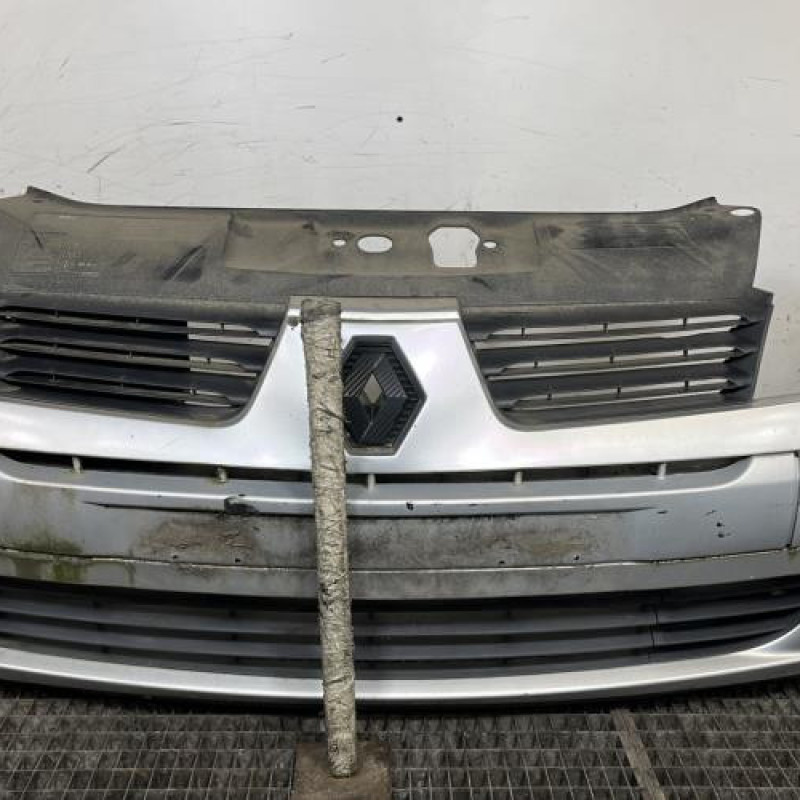 Pare choc avant RENAULT CLIO 2 Photo n°1