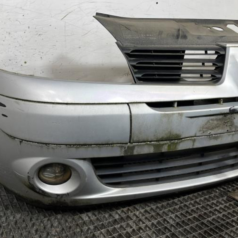 Pare choc avant RENAULT CLIO 2 Photo n°2