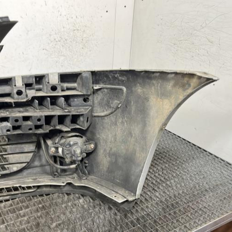 Pare choc avant RENAULT CLIO 2 Photo n°4