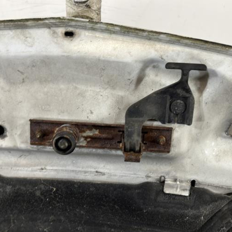 Capot RENAULT CLIO 2 Photo n°7