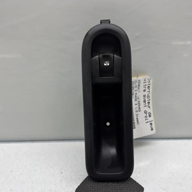 Interrupteur de leve vitre avant droit RENAULT CLIO 3 Photo n°1