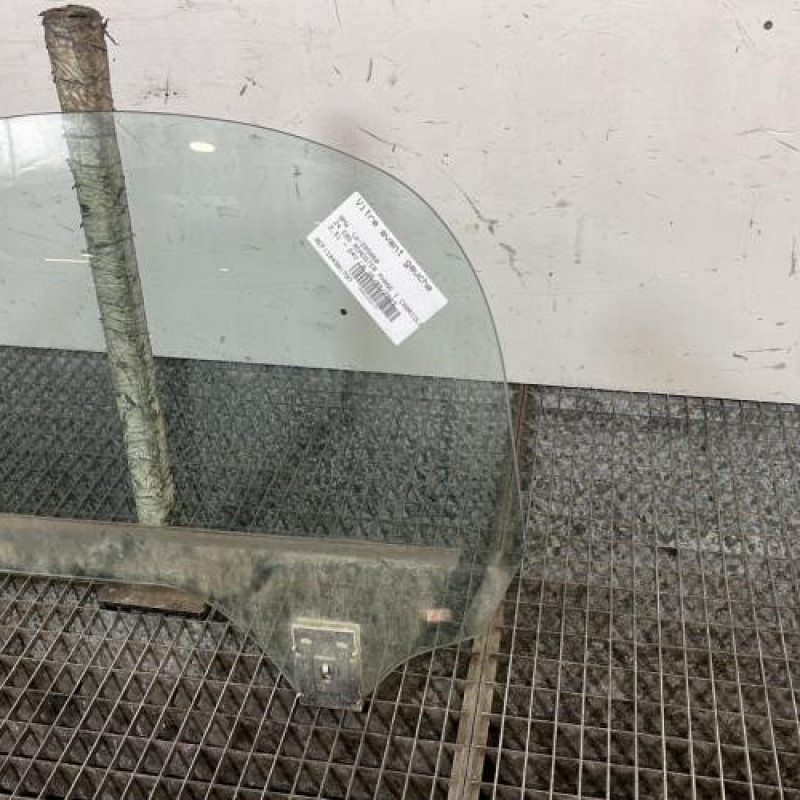 Vitre avant gauche BMW Z4 E85 Photo n°3