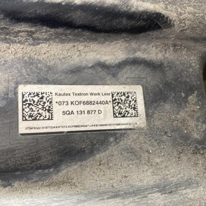 Reservoir AdBlue VOLKSWAGEN TOURAN 3 Photo n°3