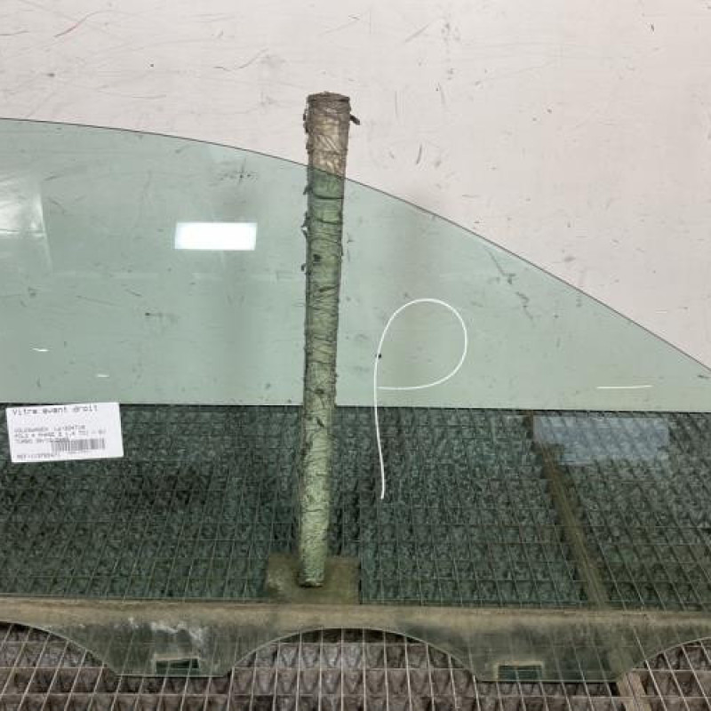 Vitre avant droit VOLKSWAGEN POLO 4 Photo n°1