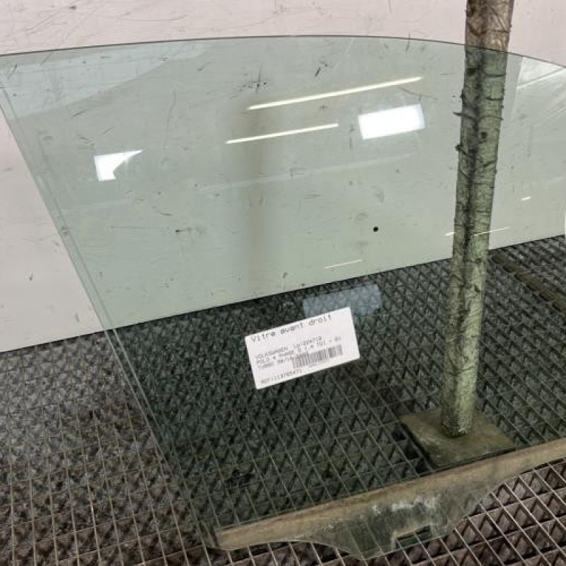 Vitre avant droit VOLKSWAGEN POLO 4 Photo n°2