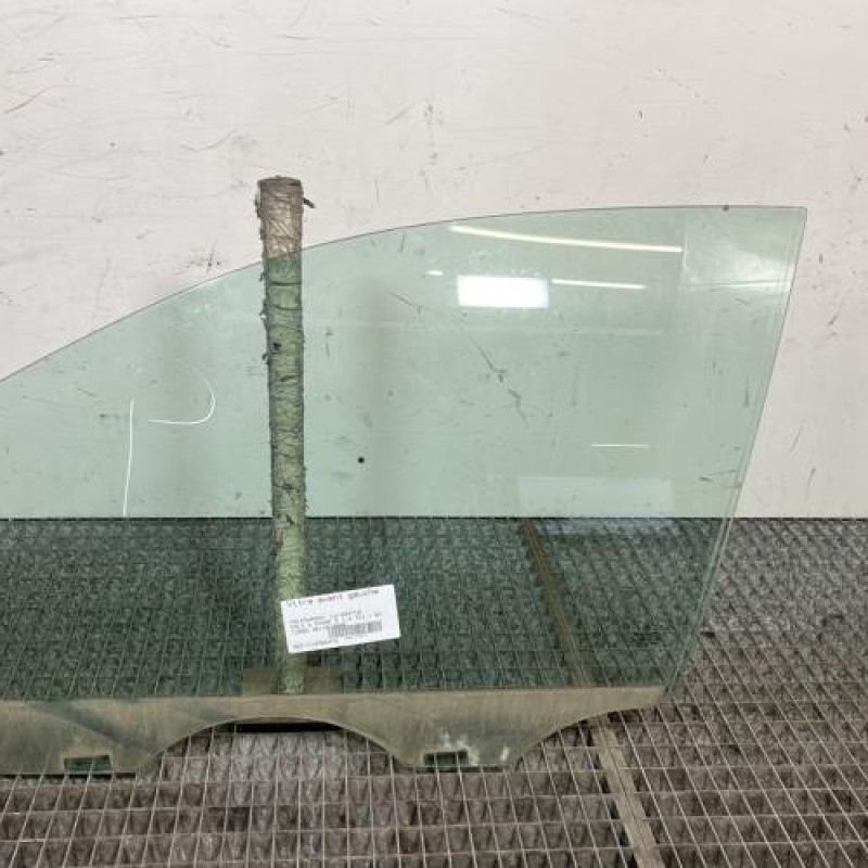 Vitre avant gauche VOLKSWAGEN POLO 4 Photo n°1