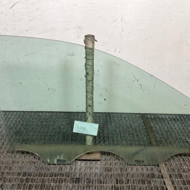 Vitre avant gauche VOLKSWAGEN POLO 4 Photo n°4