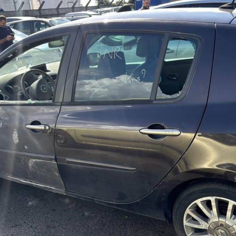Aile avant gauche RENAULT CLIO 3 Photo n°11
