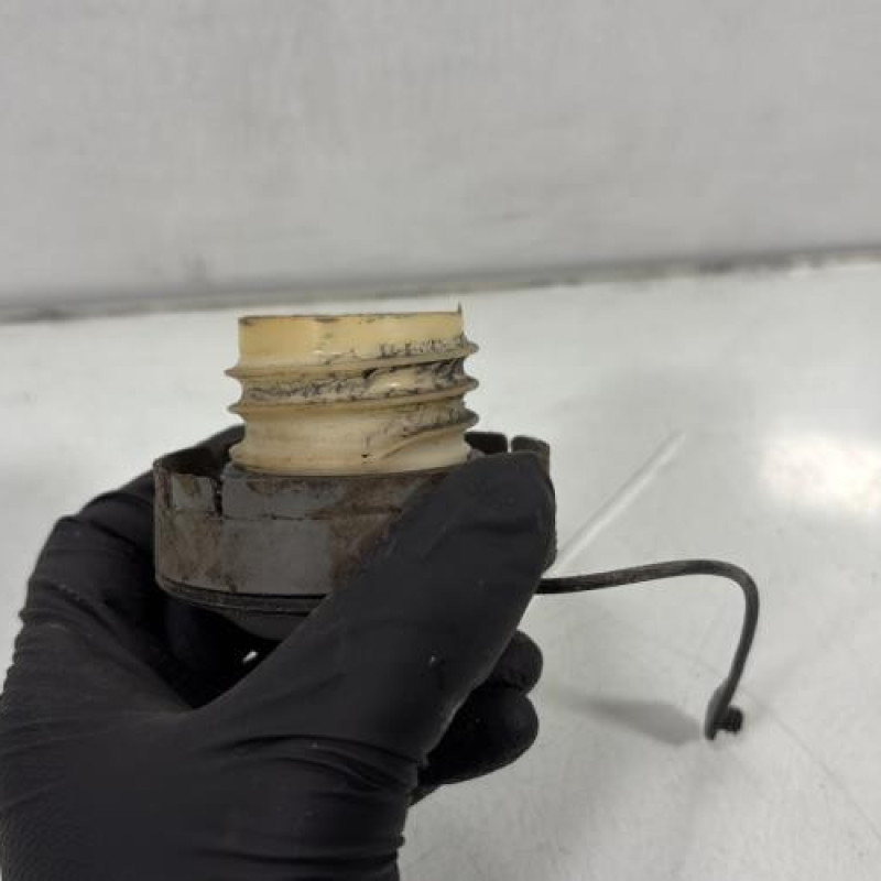 Bouchon de carburant TOYOTA RAV4 2 Photo n°4