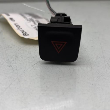 Bouton de warning RENAULT KADJAR Photo n°1