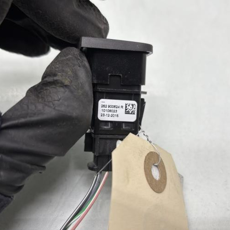 Bouton de warning RENAULT KADJAR Photo n°3