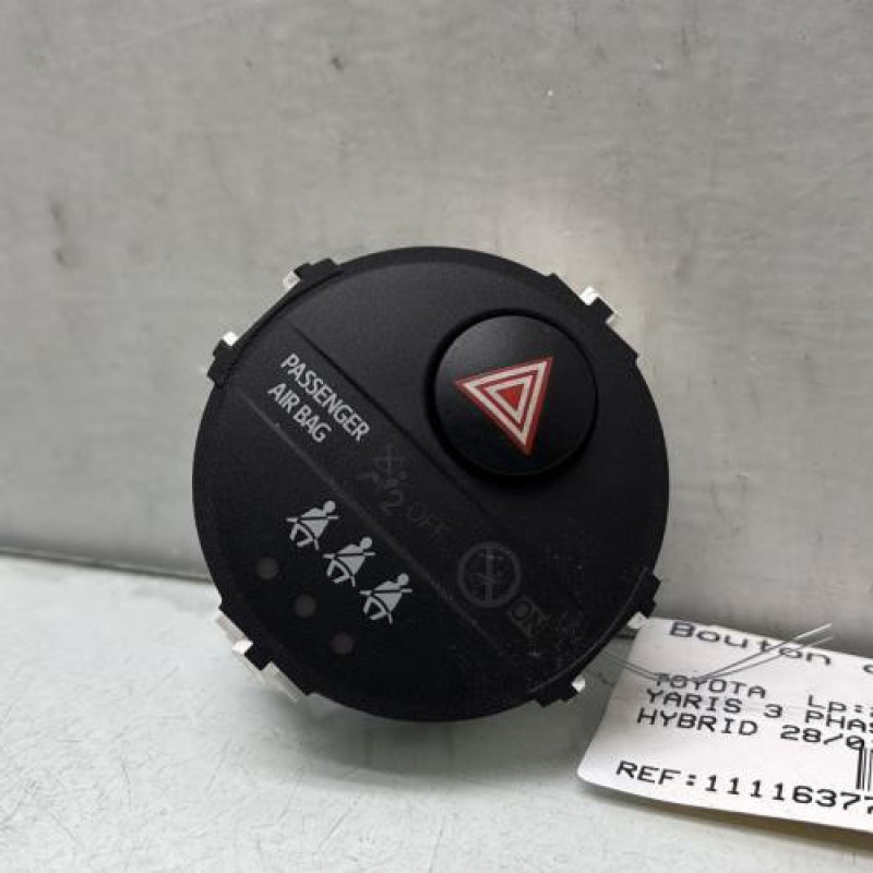 Bouton de warning TOYOTA YARIS 3 Photo n°1