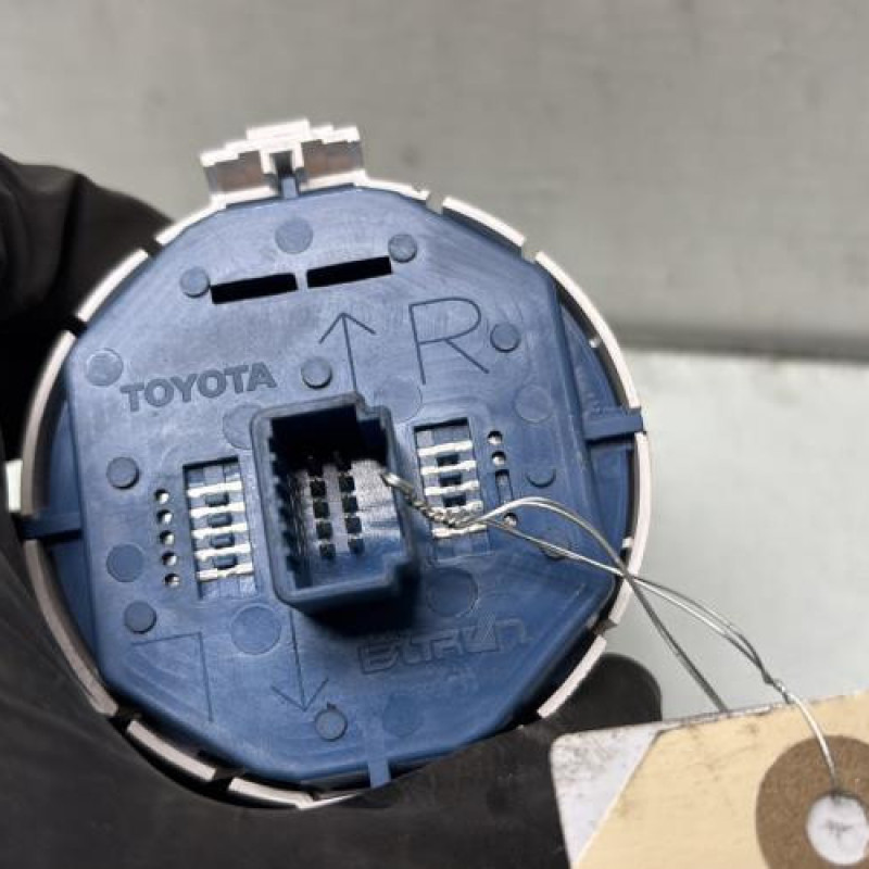 Bouton de warning TOYOTA YARIS 3 Photo n°3