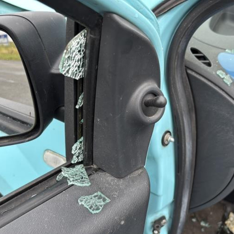 Boitier UCH RENAULT TWINGO 2 Photo n°14