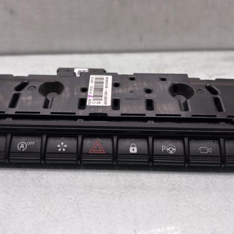 Bouton de warning RENAULT CLIO 5 Photo n°1