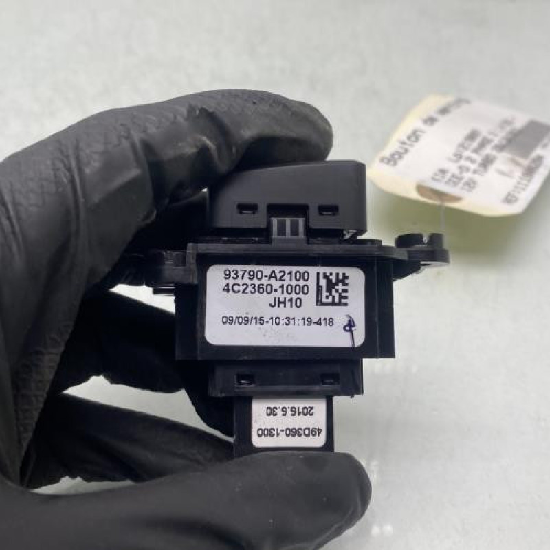 Bouton de warning KIA CEE-D 2 Photo n°3