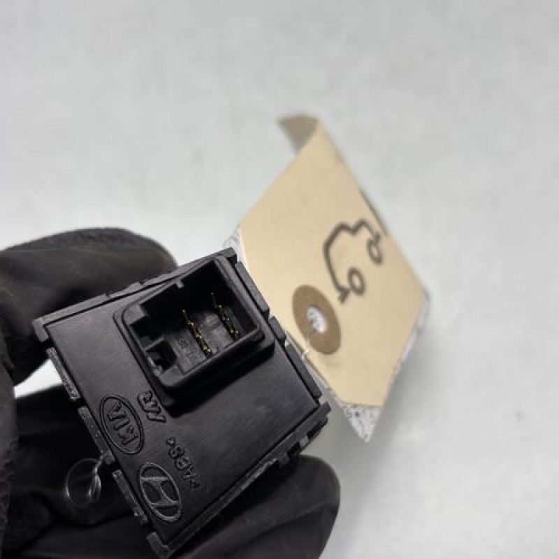 Bouton de warning HYUNDAI I 20 2 Photo n°3