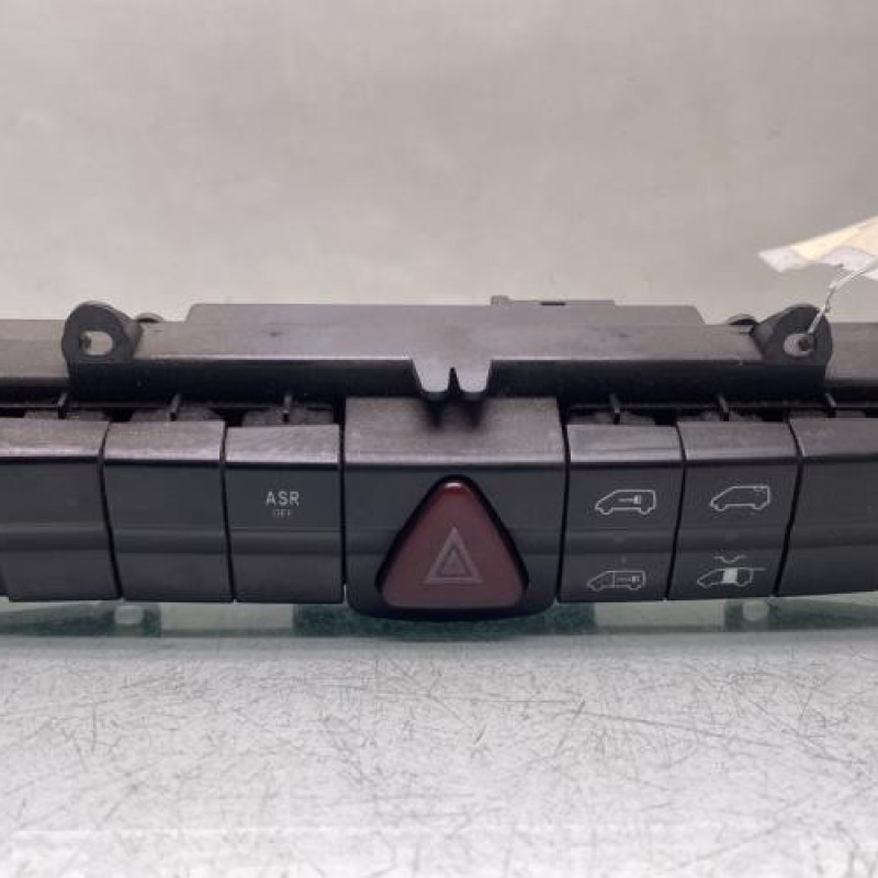 Bouton de warning MERCEDES VITO 639 Photo n°1