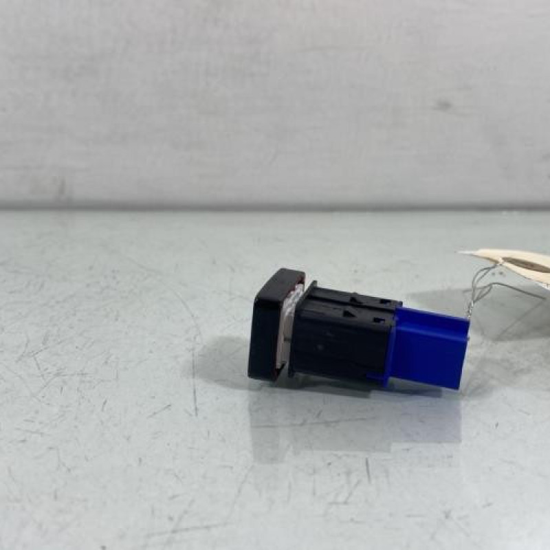 Bouton de warning VOLKSWAGEN POLO 6 Photo n°3