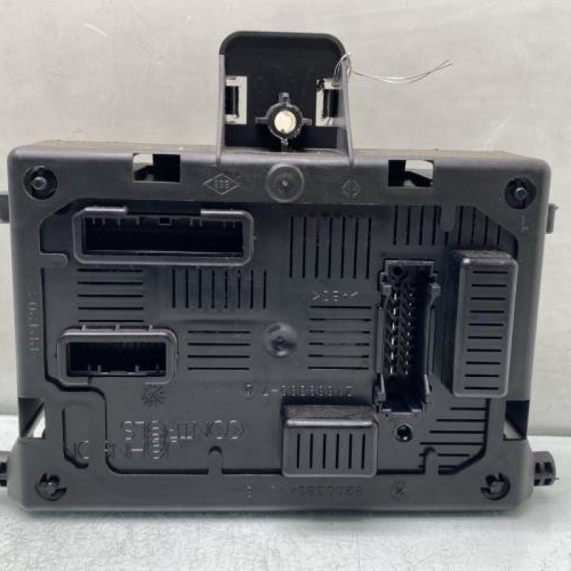 Boitier UCH RENAULT CLIO 3 Photo n°1