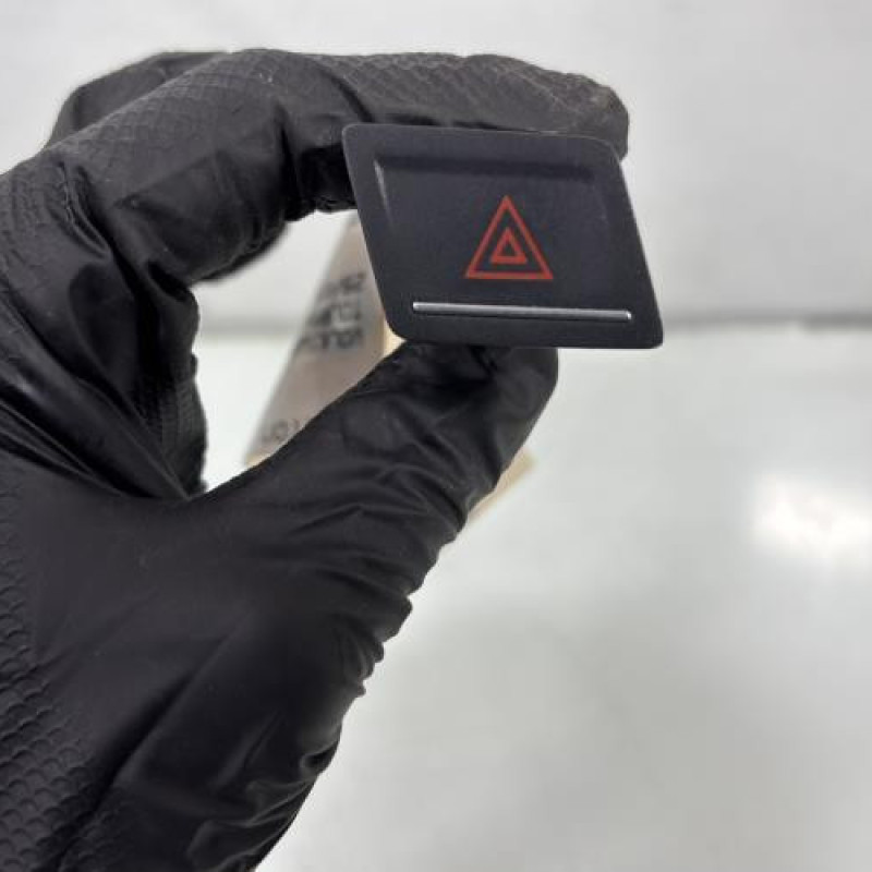 Bouton de warning VOLKSWAGEN TOURAN 3 Photo n°1