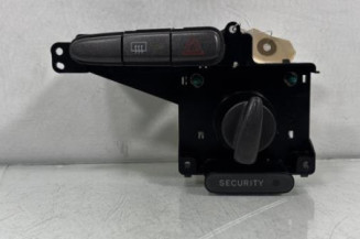 Bouton de warning TOYOTA YARIS 1 Photo n°1