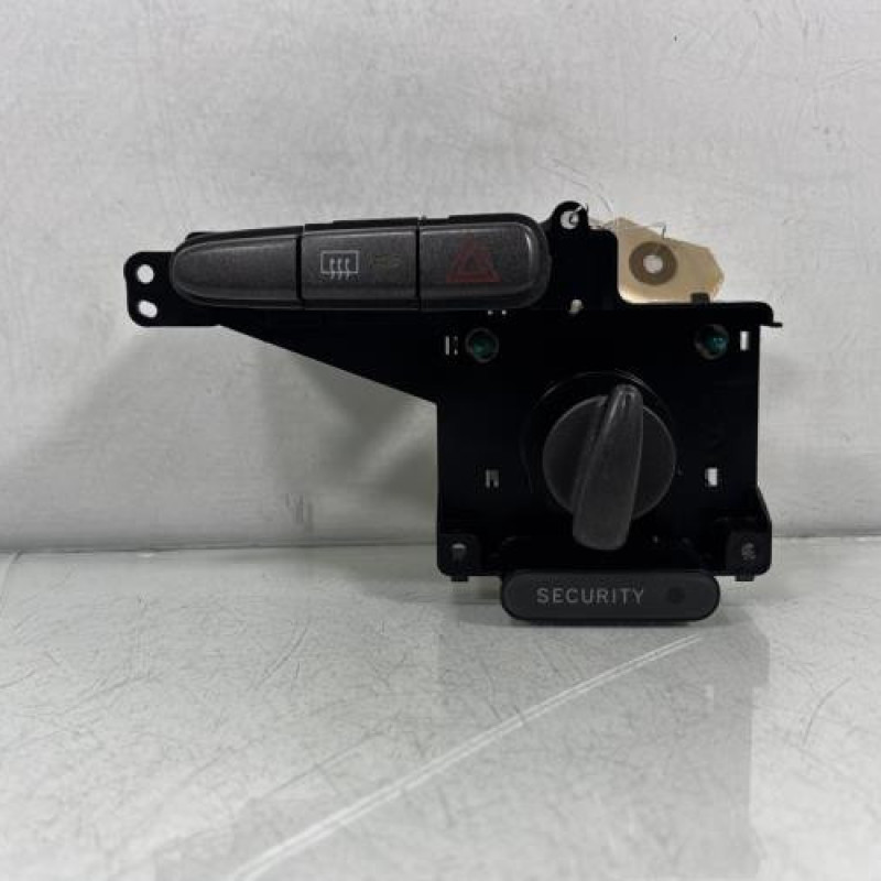 Bouton de warning TOYOTA YARIS 1 Photo n°1