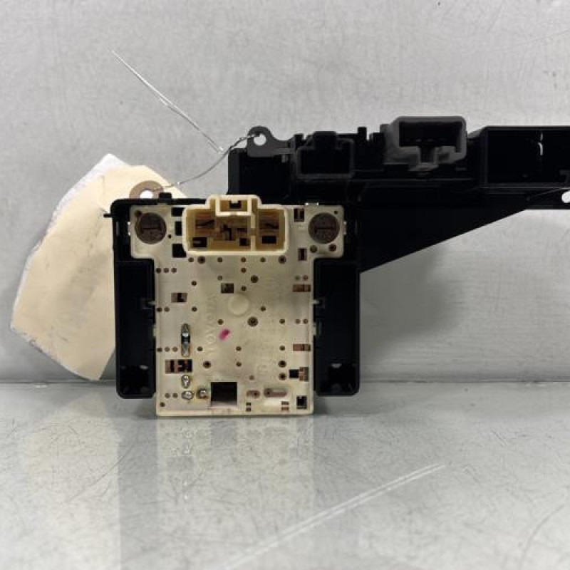 Bouton de warning TOYOTA YARIS 1 Photo n°3