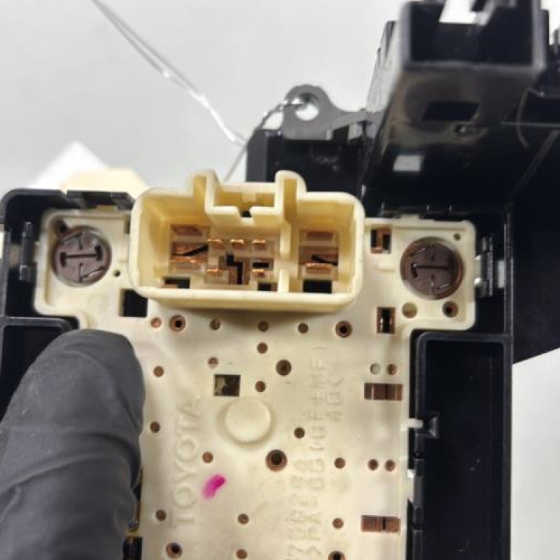 Bouton de warning TOYOTA YARIS 1 Photo n°4