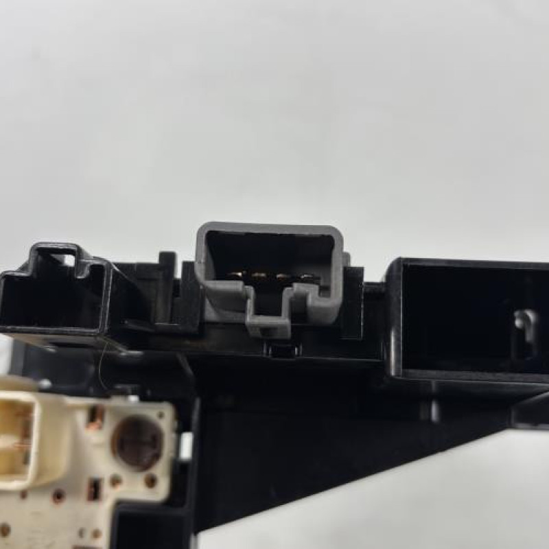 Bouton de warning TOYOTA YARIS 1 Photo n°5