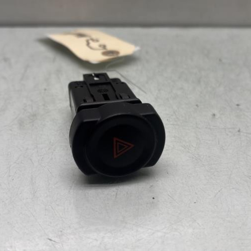Bouton de warning DACIA DUSTER 1 Photo n°1