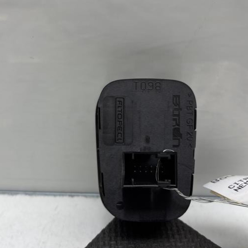 Bouton de warning CITROEN NEMO Photo n°2