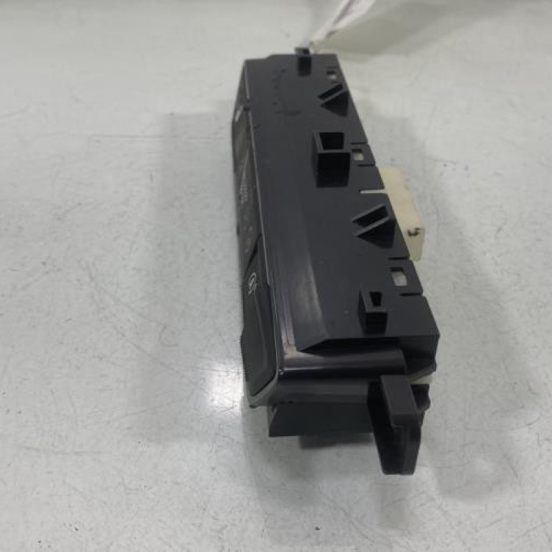 Bouton de warning DACIA SANDERO 3 Photo n°2