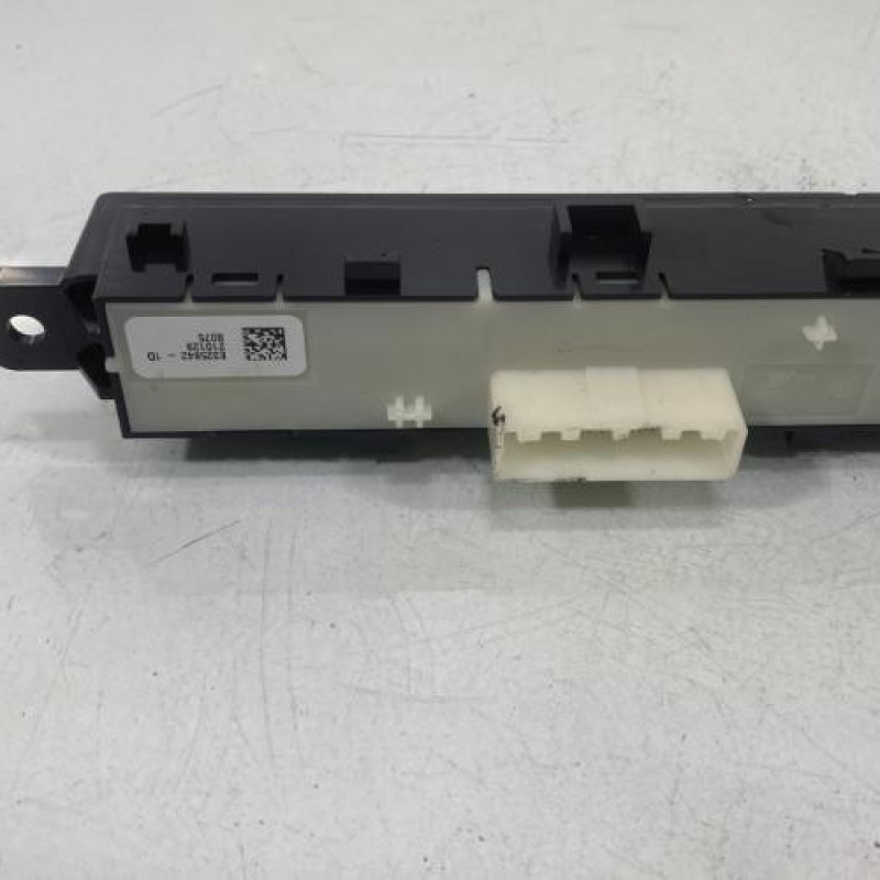 Bouton de warning DACIA SANDERO 3 Photo n°3