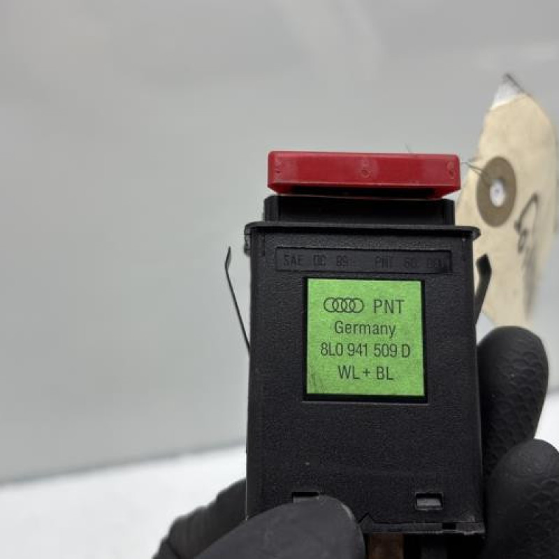 Bouton de warning AUDI A3 1 Photo n°3